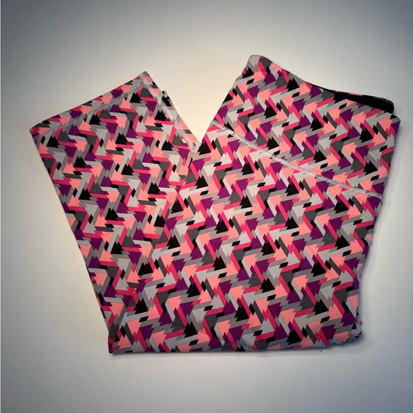 Victoria's Secret Sport Knockout Cropped Leggings - Picture 2 of 7